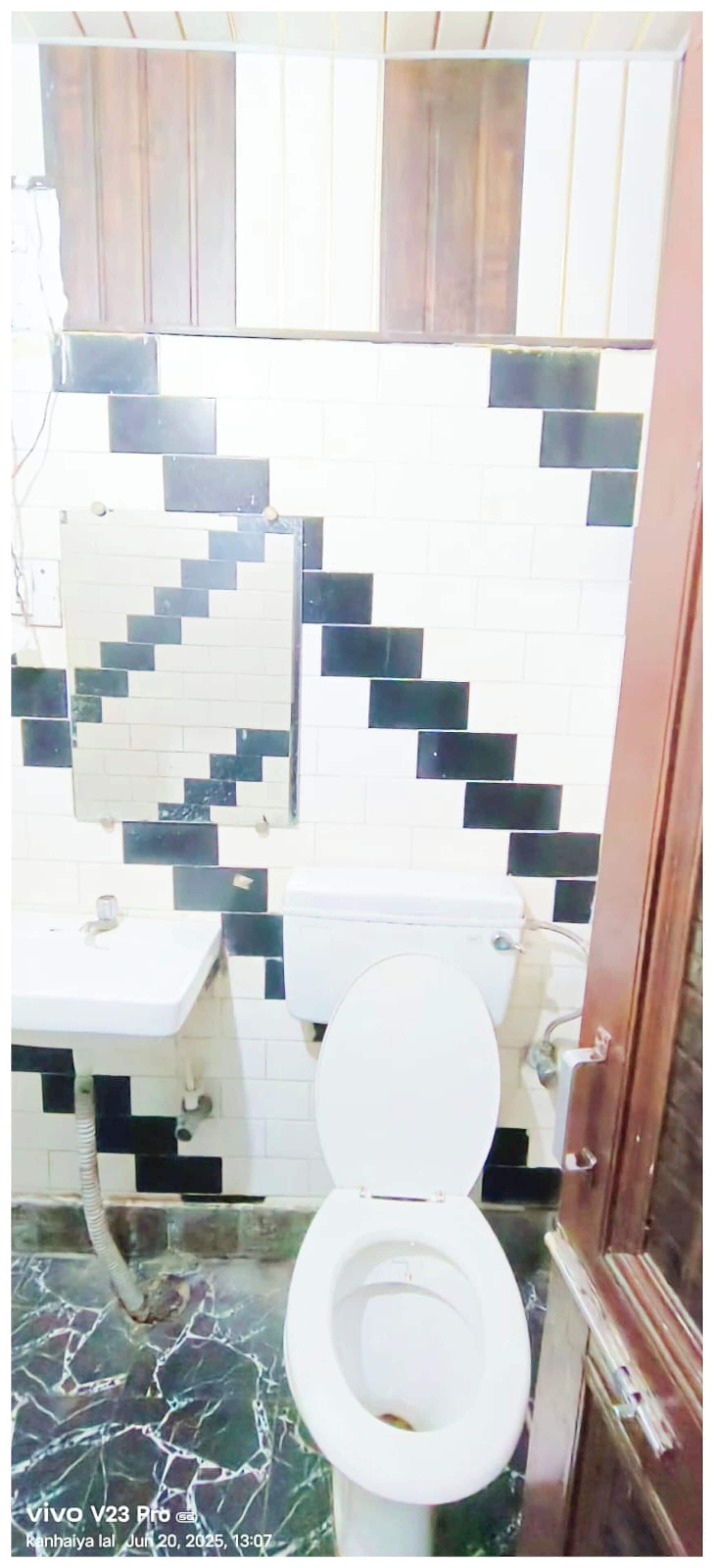 Deluxe Double Room, Air conditioning | Bathroom | Shower, rainfall showerhead, slippers, towels