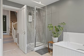 Shower, hair dryer, towels