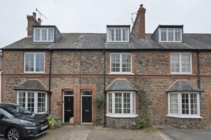 Exterior - Cottage in central Porlock, with garden & parking (Porlock)