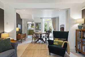 TV, fireplace - Cottage in central Porlock, with garden & parking (Porlock)