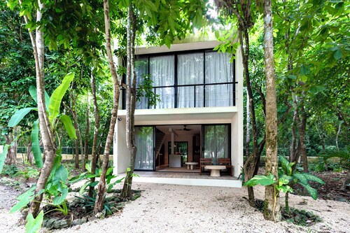 Modern Bacalar Lagoon Villa w/ Private Dock+Vistas