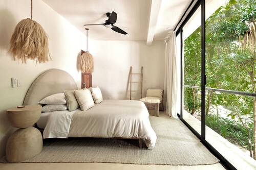 Modern Bacalar Lagoon Villa w/ Private Dock+Vistas