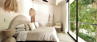 Modern Bacalar Lagoon Villa w/ Private Dock+Vistas