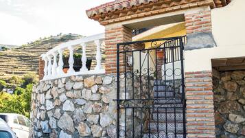 تفاصيل الفندق من الخارج