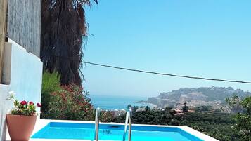 حمّام سباحة خارجي