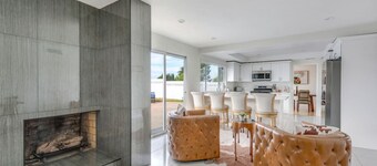 VaCaTiOn! Pool | FirePit | PoolTable | CloseToFwy