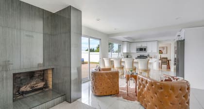 VaCaTiOn! Pool | FirePit | PoolTable | CloseToFwy