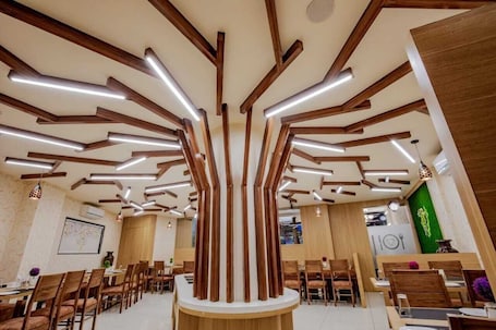 Deluxe Double Room | Restaurant