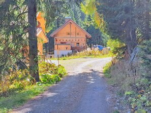 المنطقة المحيطة بالمنشأة