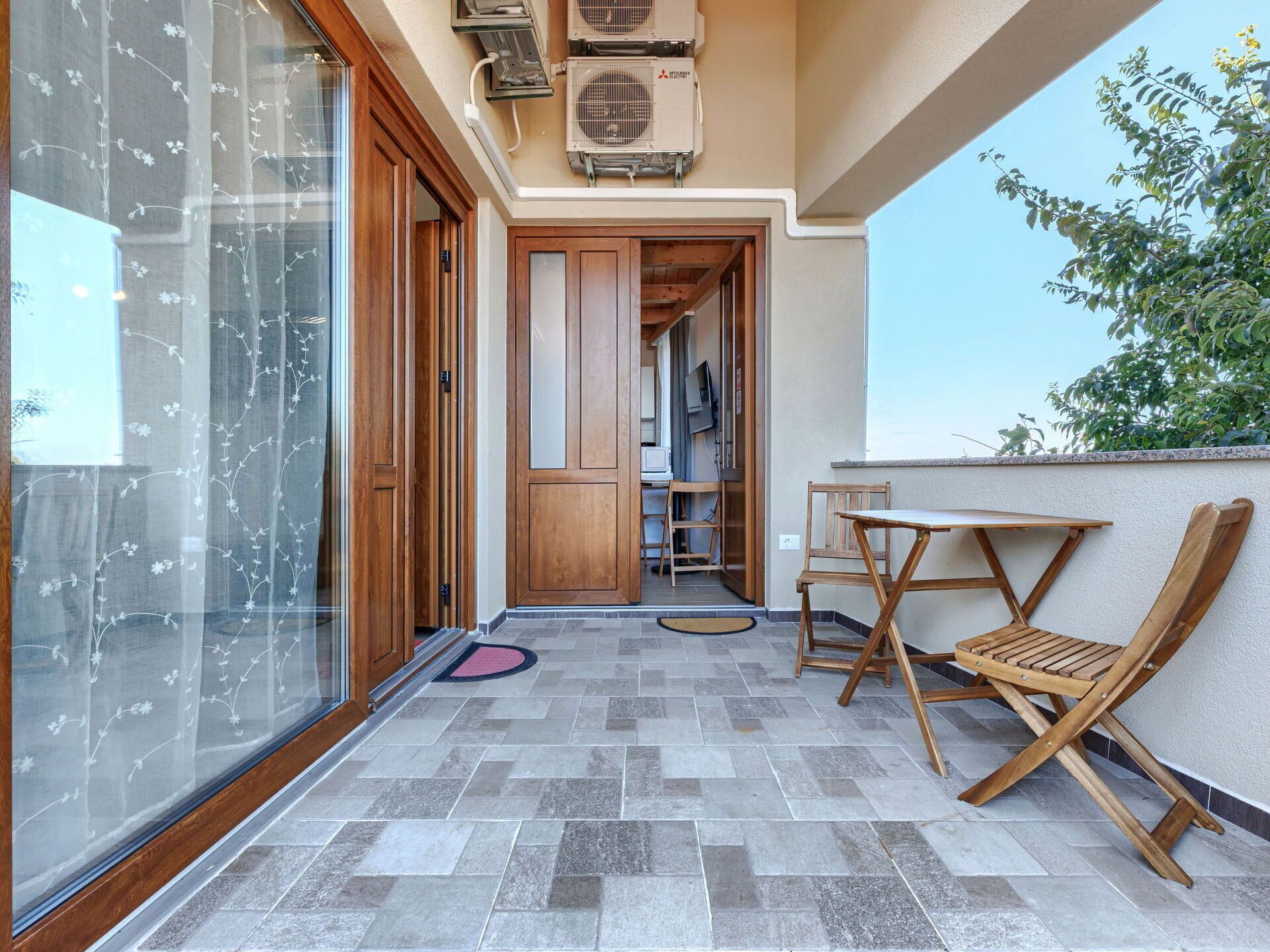 Wood, Flooring, Floor, Interior Design, Composite Material, Door, Hardwood, Apartment, Wood Stain, Ceiling