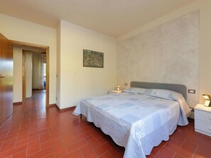 3 bedrooms, travel crib, free WiFi