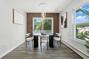 Dining - contemporary elegance (Lynn)