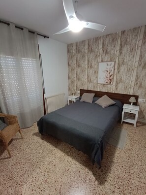 Standard Double Room, Balcony | Free WiFi - Hostal Braseria Missamaroi (Tivissa)
