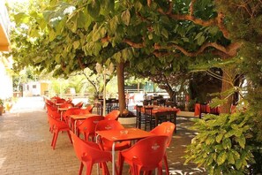 Terrace/patio - Hostal Braseria Missamaroi (Tivissa)