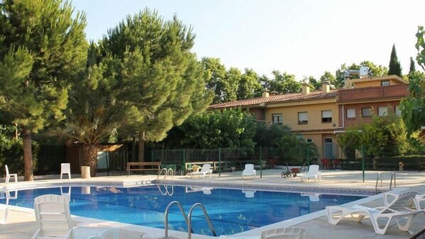 Seasonal outdoor pool - Hostal Braseria Missamaroi (Tivissa)