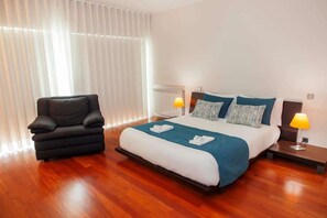 9 bedrooms, desk, iron/ironing board, WiFi - Luxury and Nature Retreat w/ pool, jacuzzi & BBQ (Arcos de Valdevez)