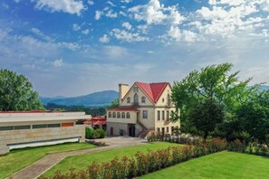 Exterior - Luxury and Nature Retreat w/ pool, jacuzzi & BBQ (Arcos de Valdevez)