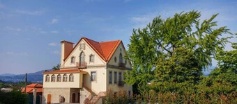 Luxury and Nature Retreat w/ pool, jacuzzi & BBQ