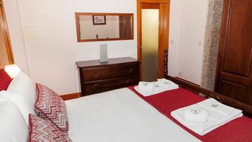 7 slaapkamers, een strijkplank/strijkijzer, internet, beddengoed