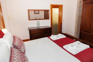 7 Schlafzimmer, Bügeleisen/Bügelbrett, Internetzugang, Bettwäsche