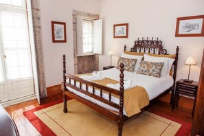 7 chambres, fer et planche à repasser, accès Internet, draps fournis