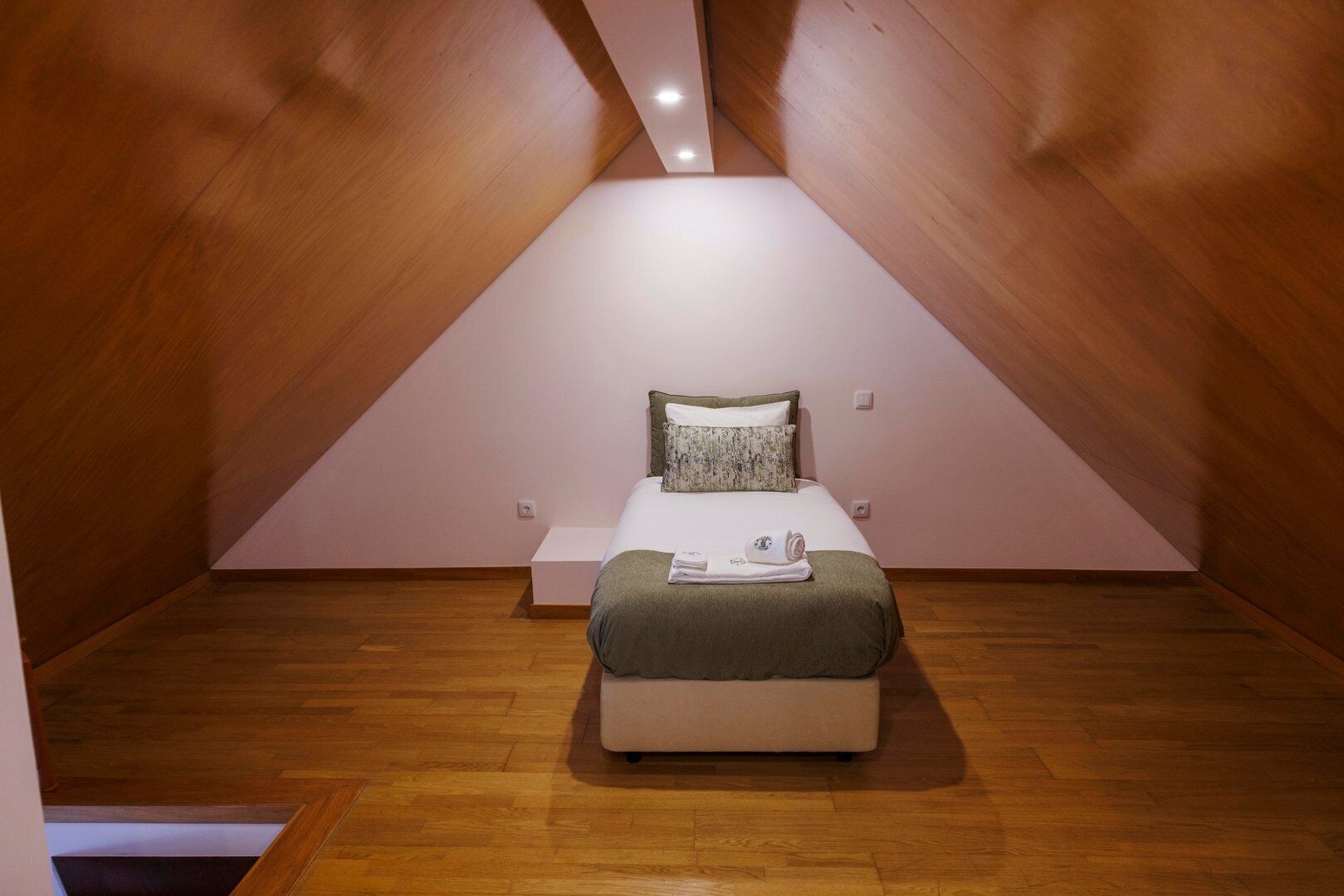 7 slaapkamers, een strijkplank/strijkijzer, internet, beddengoed