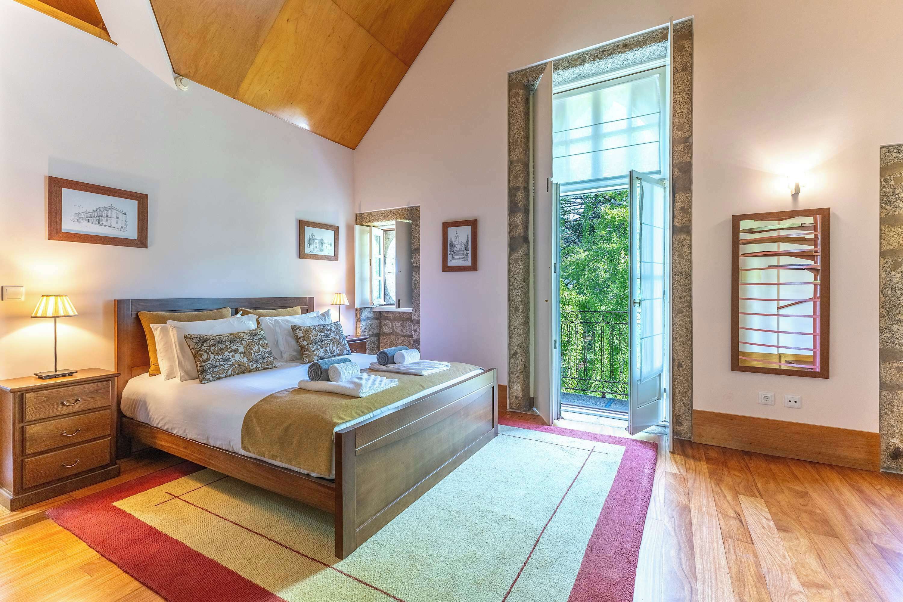 7 dormitorios, tabla de planchar con plancha, wifi y ropa de cama