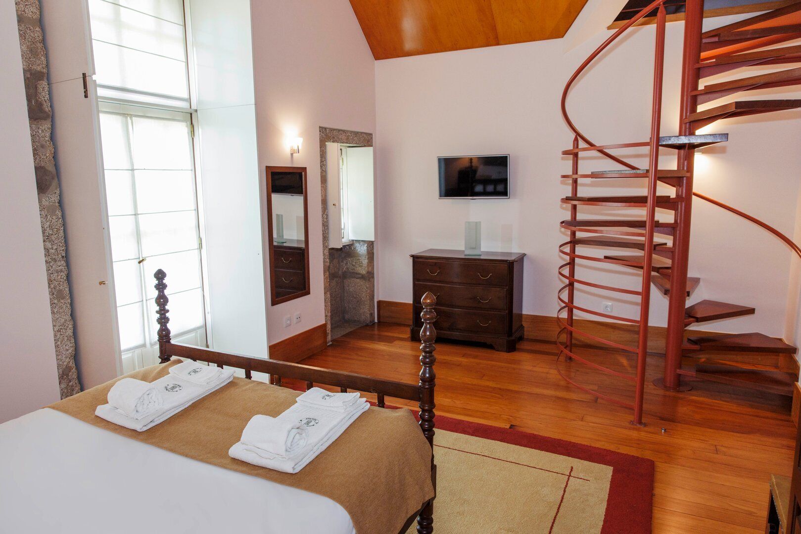 7 slaapkamers, een strijkplank/strijkijzer, internet, beddengoed