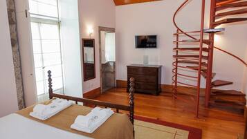 7 slaapkamers, een strijkplank/strijkijzer, internet, beddengoed