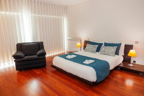 2 bedrooms, iron/ironing board, Internet, bed sheets