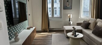 Stylish 1BR plus LR Apt Ghent Castle