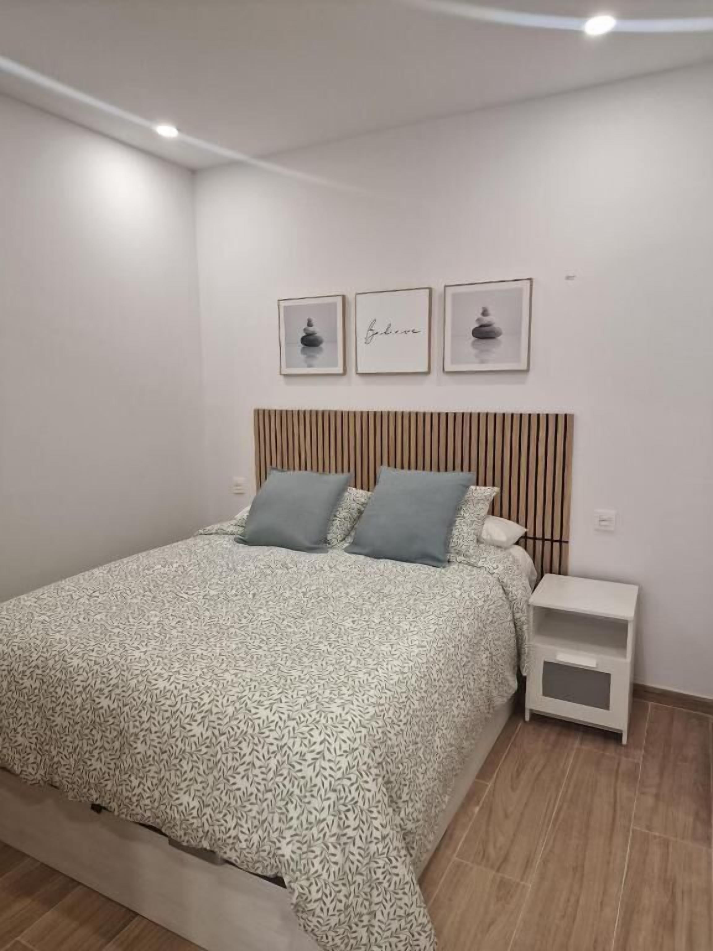 Apartamento | Escrivaninha, espaço de trabalho para notebook, quartos à prova de som