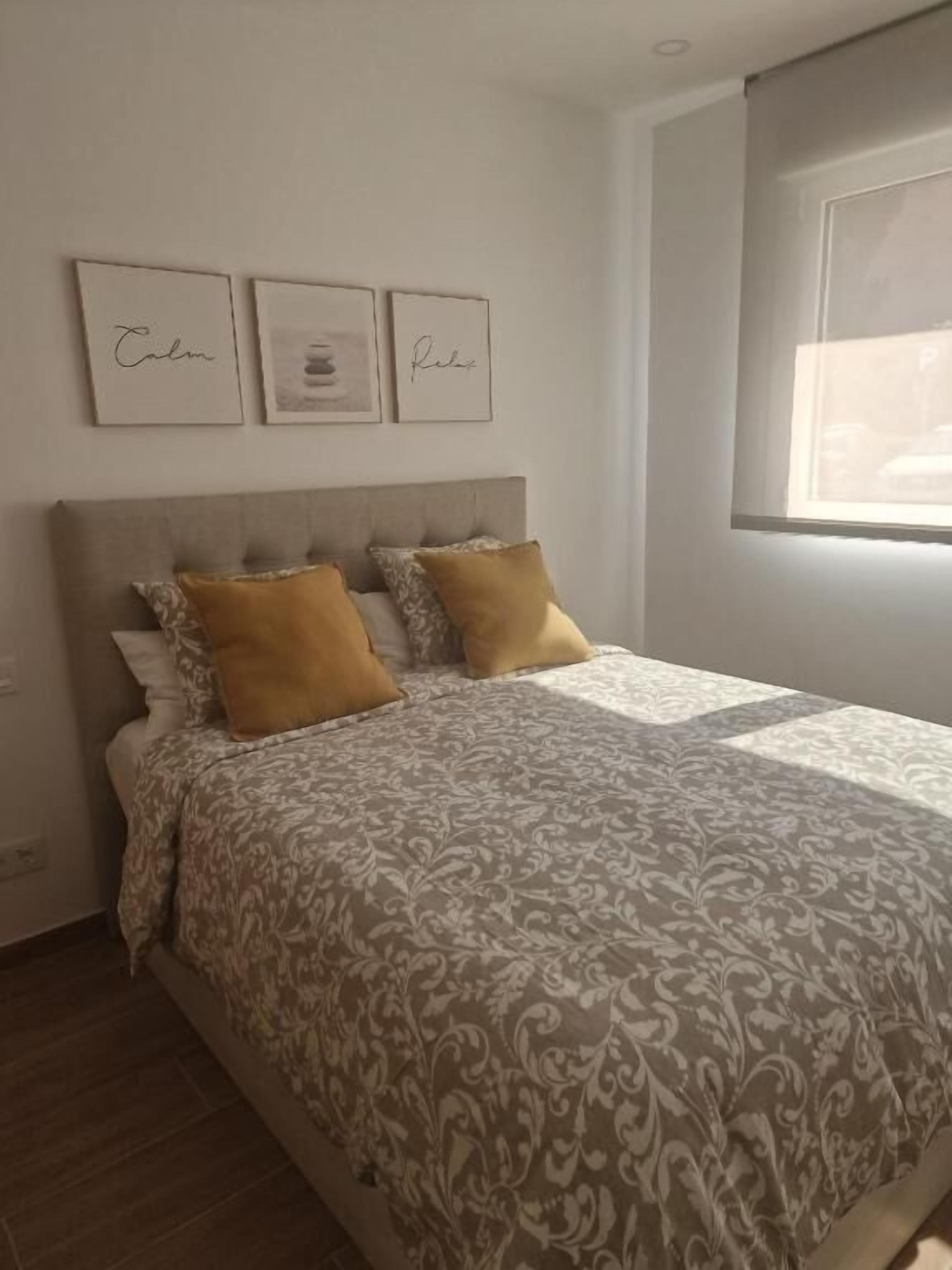 Apartamento | Escrivaninha, espaço de trabalho para notebook, quartos à prova de som