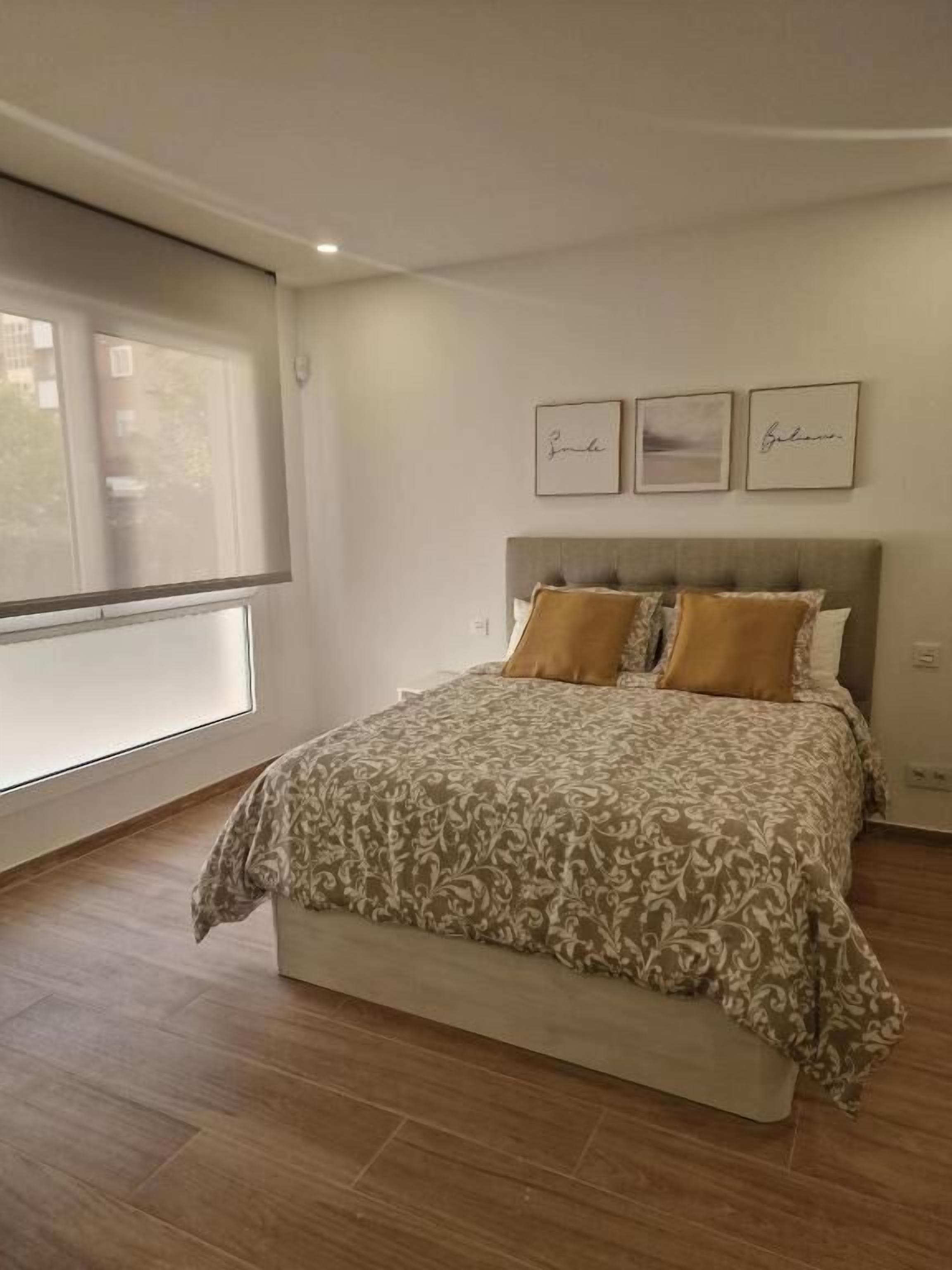 Apartamento | Escrivaninha, espaço de trabalho para notebook, quartos à prova de som