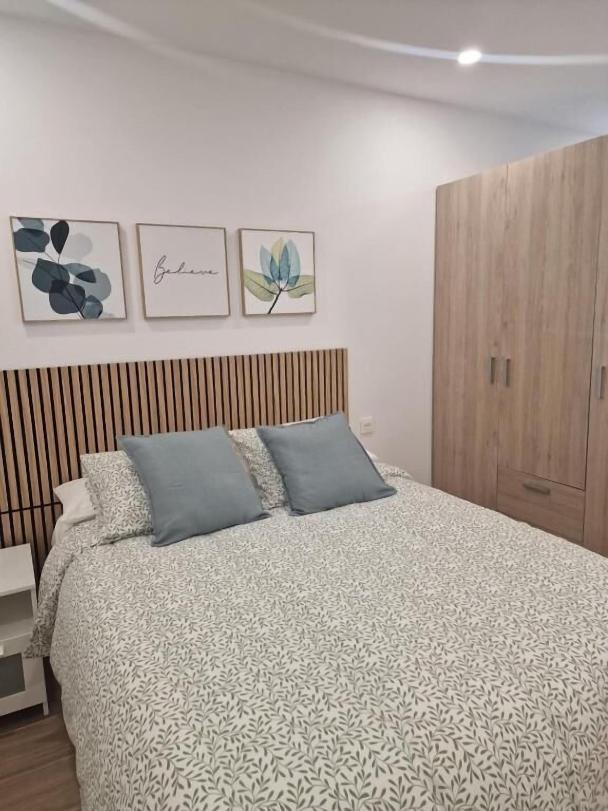 Apartamento | Escrivaninha, espaço de trabalho para notebook, quartos à prova de som