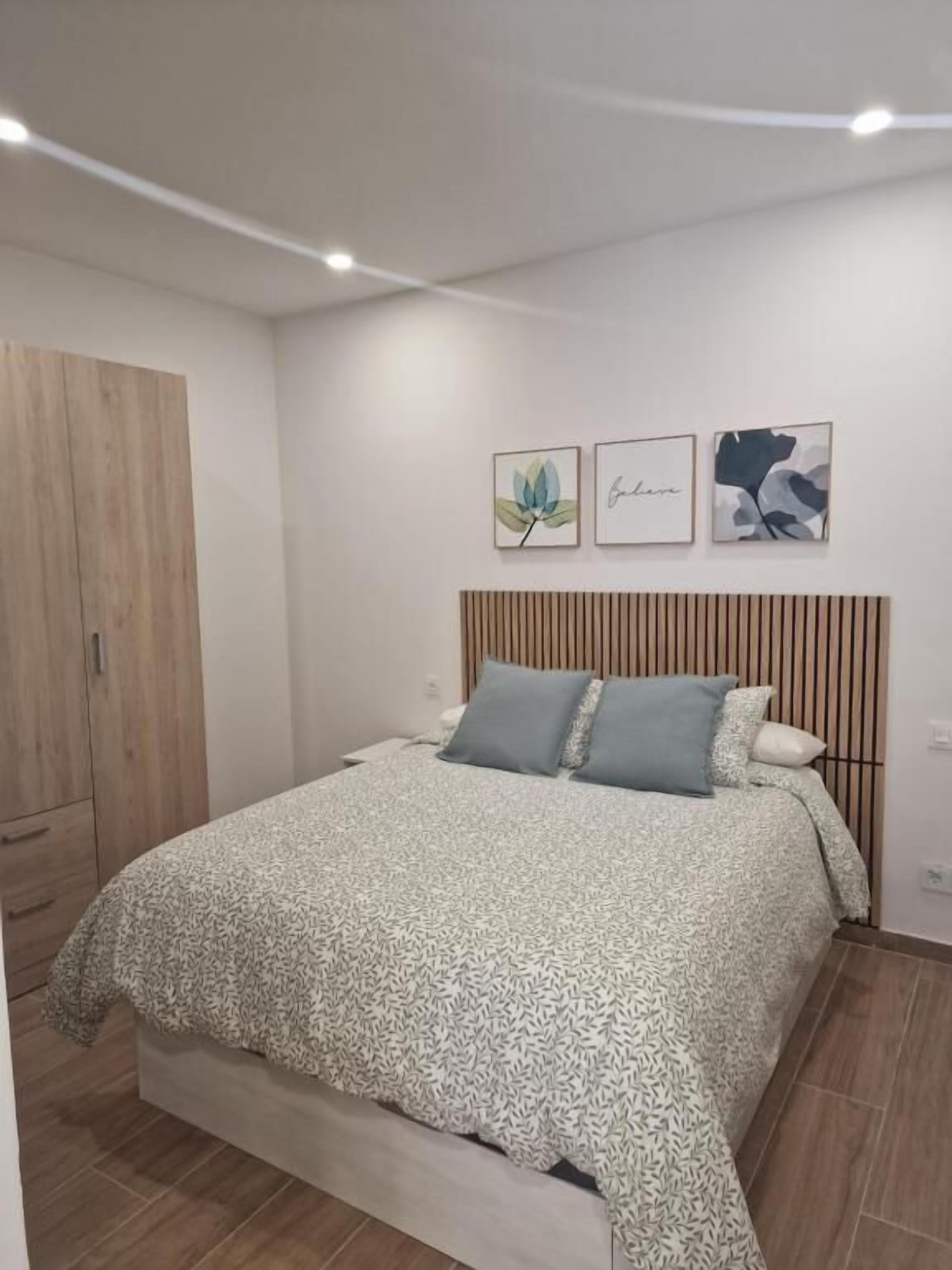 Apartamento | Escrivaninha, espaço de trabalho para notebook, quartos à prova de som