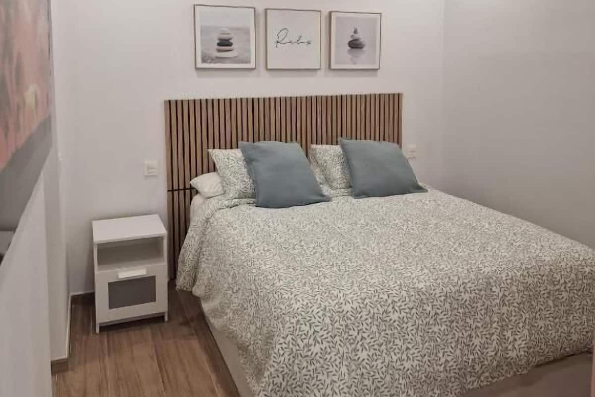 Apartamento | Escrivaninha, espaço de trabalho para notebook, quartos à prova de som