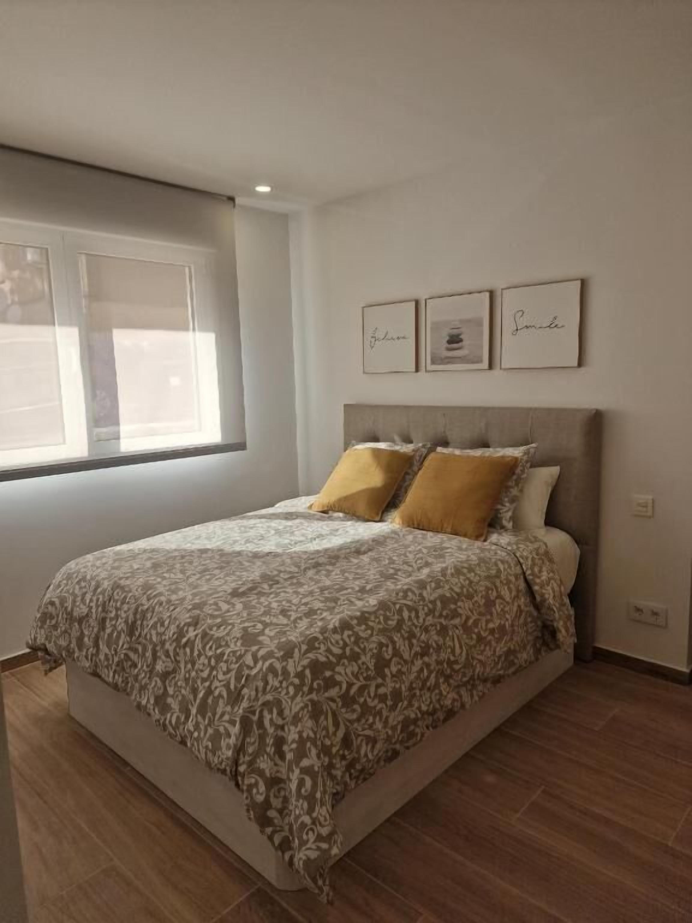 Apartamento | Escrivaninha, espaço de trabalho para notebook, quartos à prova de som