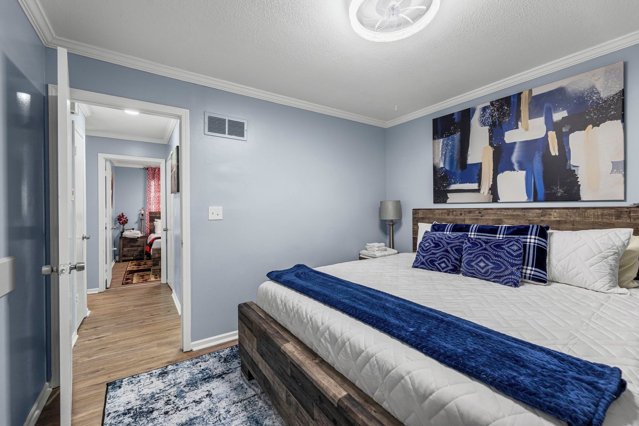 3 slaapkamers, een strijkplank/strijkijzer, wifi, beddengoed