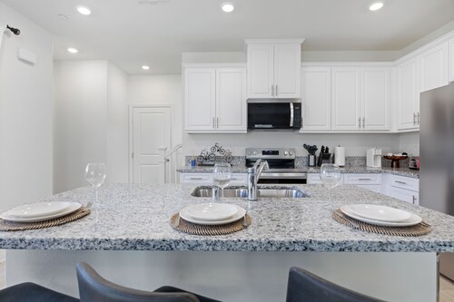 Alamo Bliss/4BR 6Beds/Your Home Away From Home/2 Tvs