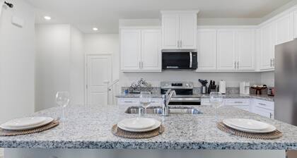 Alamo Bliss/4BR 6Beds/Your Home Away From Home/2 Tvs