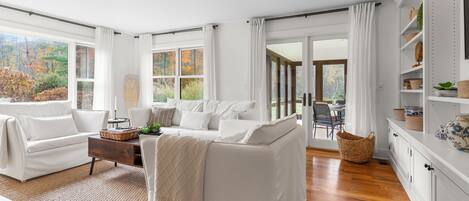 Una Smart TV, una chimenea