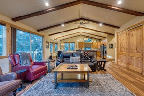 Smart TV, fireplace