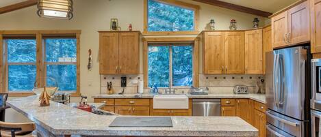 冰箱、微波炉、烤箱、炉灶