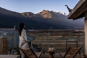 Terrace/patio - Lijiang Tennessee farmhouse hotel (Lijiang)