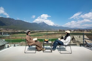 Senioristudiosviitti, patio, vuoristonäköala | Terassi/patio