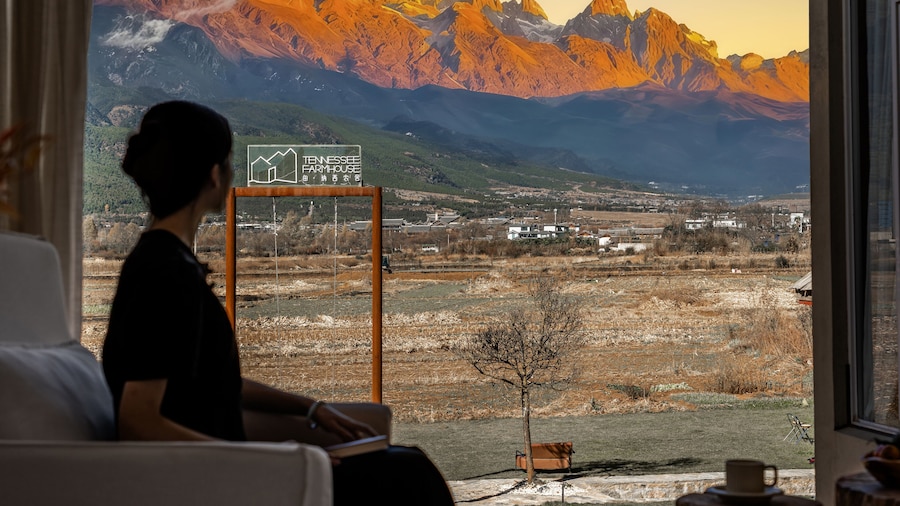 Lijiang Tennessee farmhouse hotel