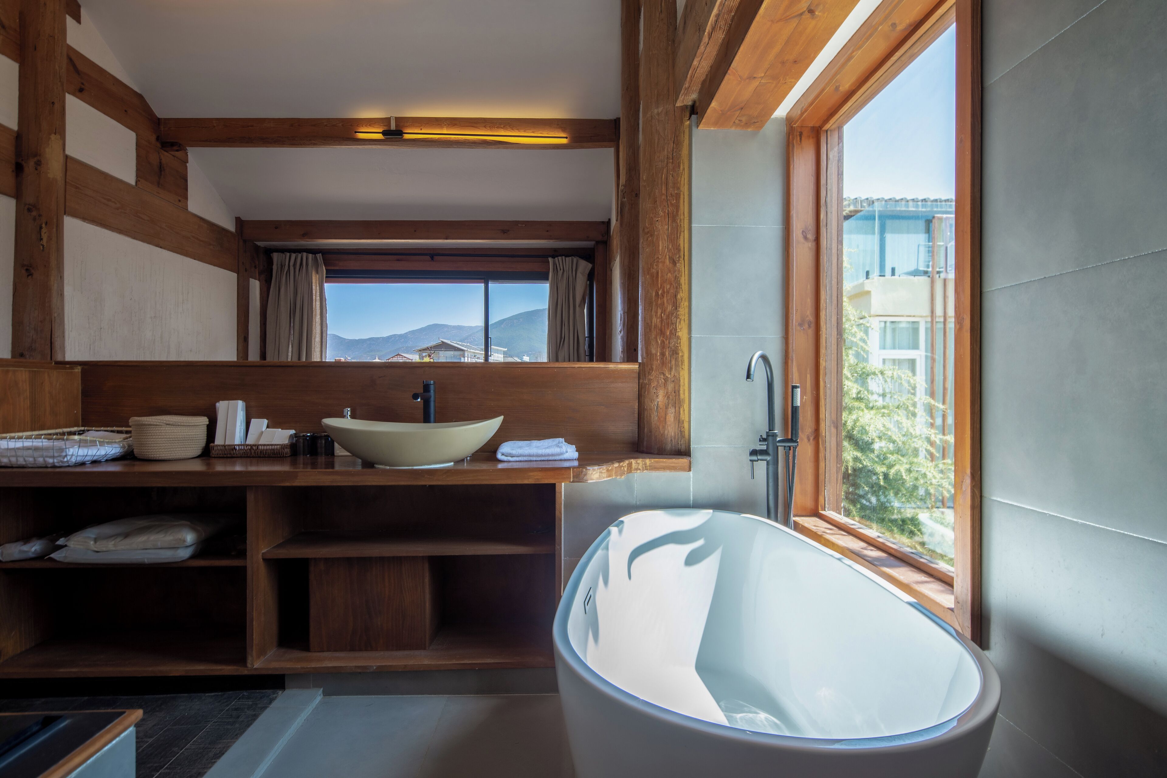 Senior-Einzelzimmer, Balkon, Bergblick | Badezimmer | Kostenlose Toilettenartikel, Haartrockner, Handtücher, Seife