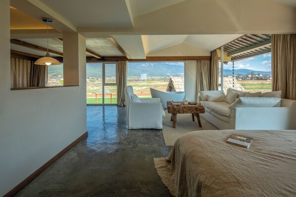 Suite estudio sénior, patio, vistas a la montaña | Wifi gratis