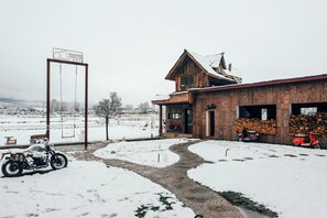 المنشأة من الخارج